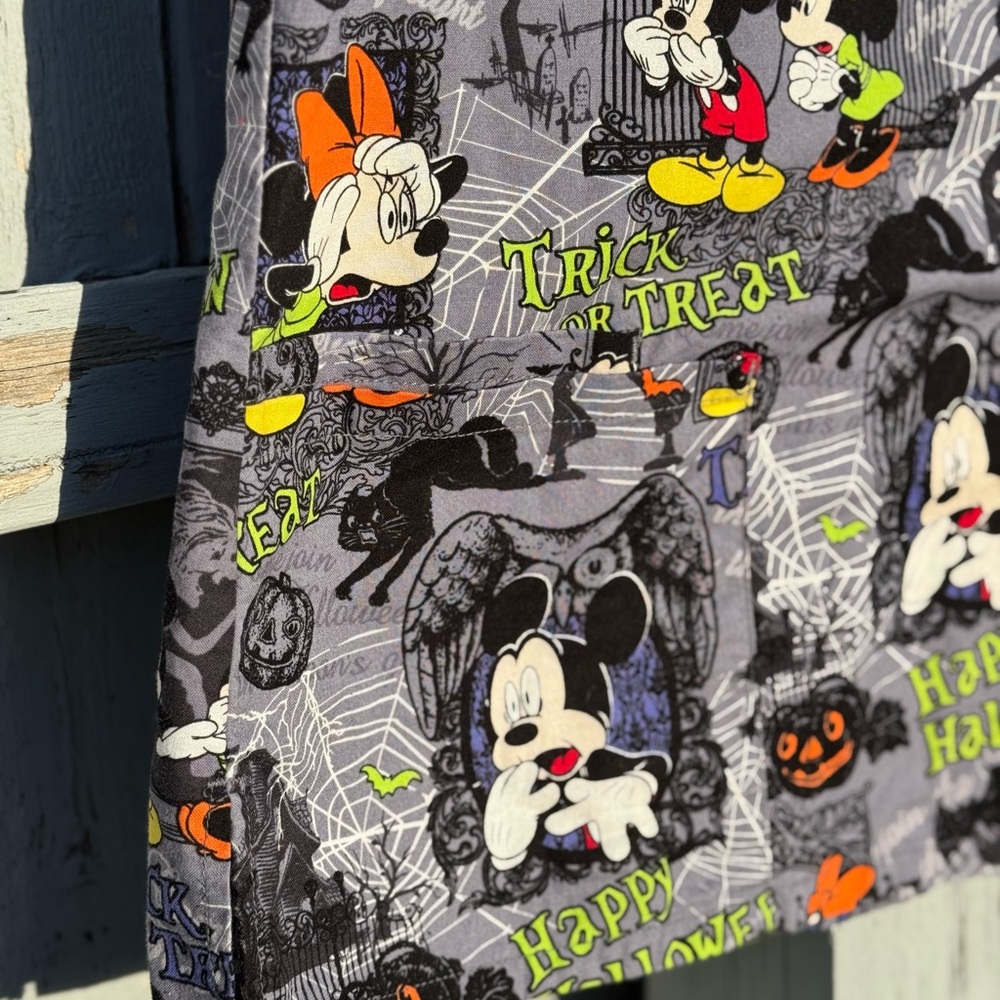 Disney Haunted Mansion Scrub Top Women’s Medium Mickey Mouse Halloween Shirt - Picture 3 of 6